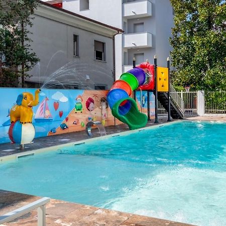 Residence Filmare Риччоне Екстер'єр фото