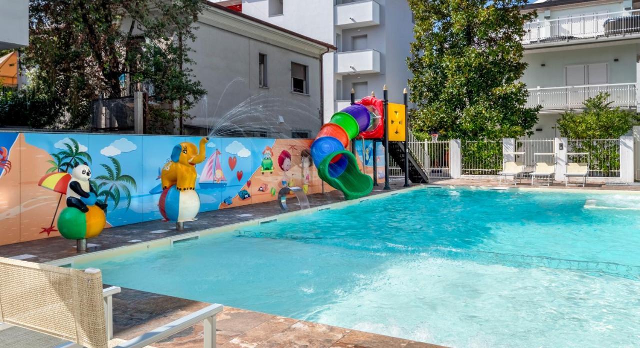 Residence Filmare Риччоне Екстер'єр фото